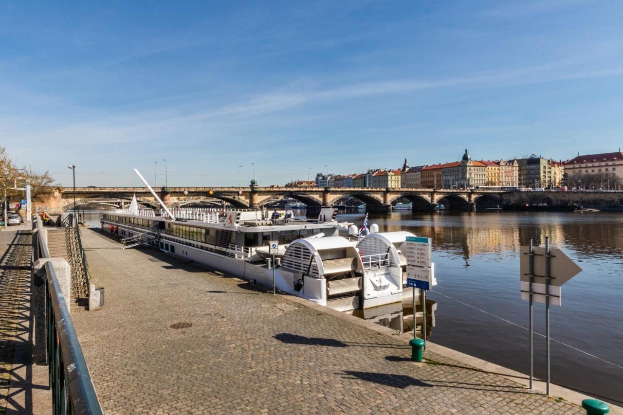 Prostorný třípokojový apartmán u nábřeží Vltavy Apartamento Praga Exterior foto